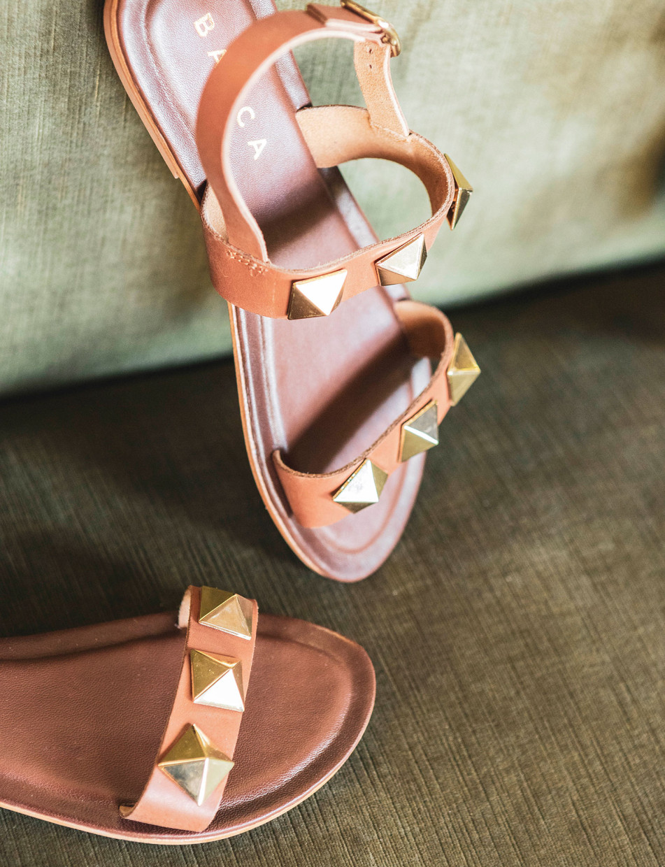 Sandalias de tacón bajo tacón 1 cm marrón cuero