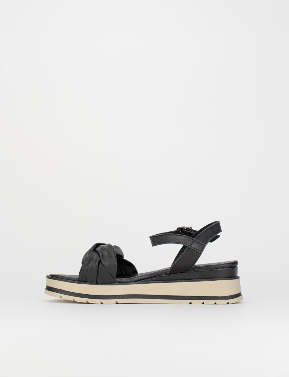 Sandalo zeppa 1 cm nero pelle