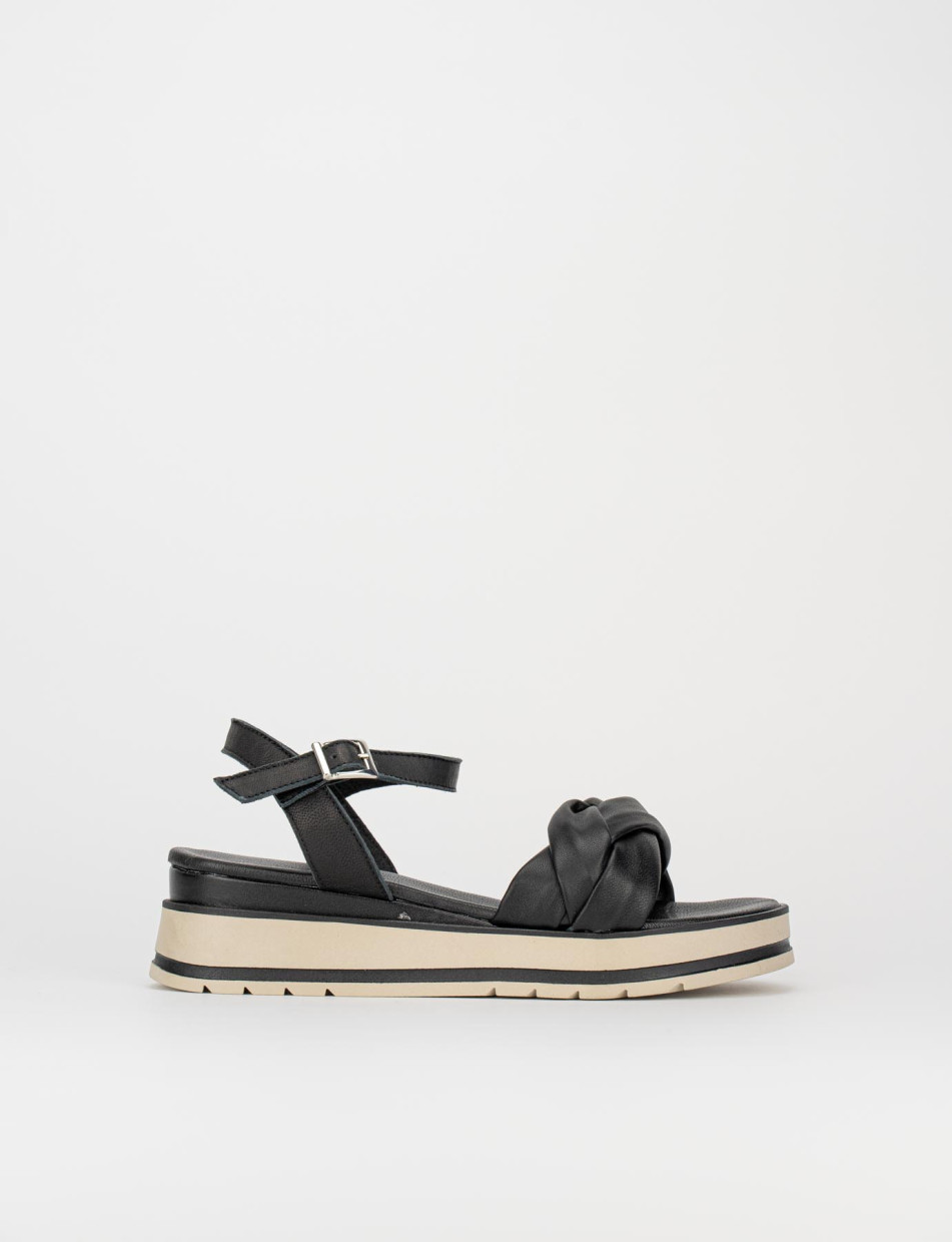 Sandalo zeppa 1 cm nero pelle
