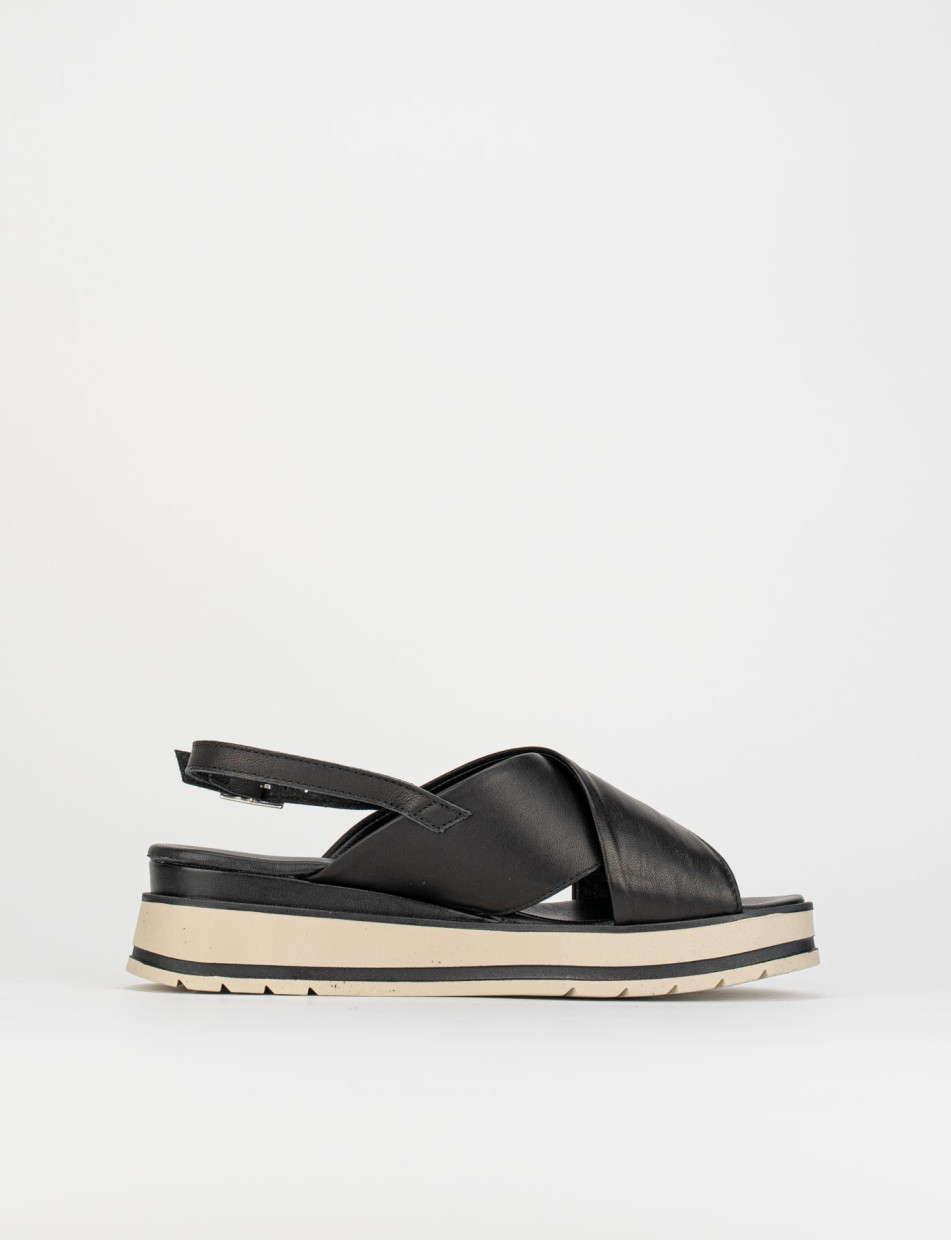 Sandalo zeppa 1 cm nero pelle