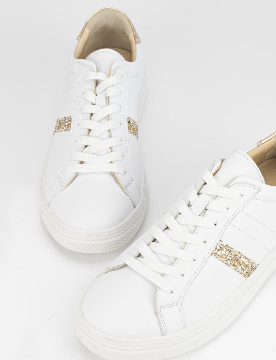 Zapatillas deportivas blanco cuero