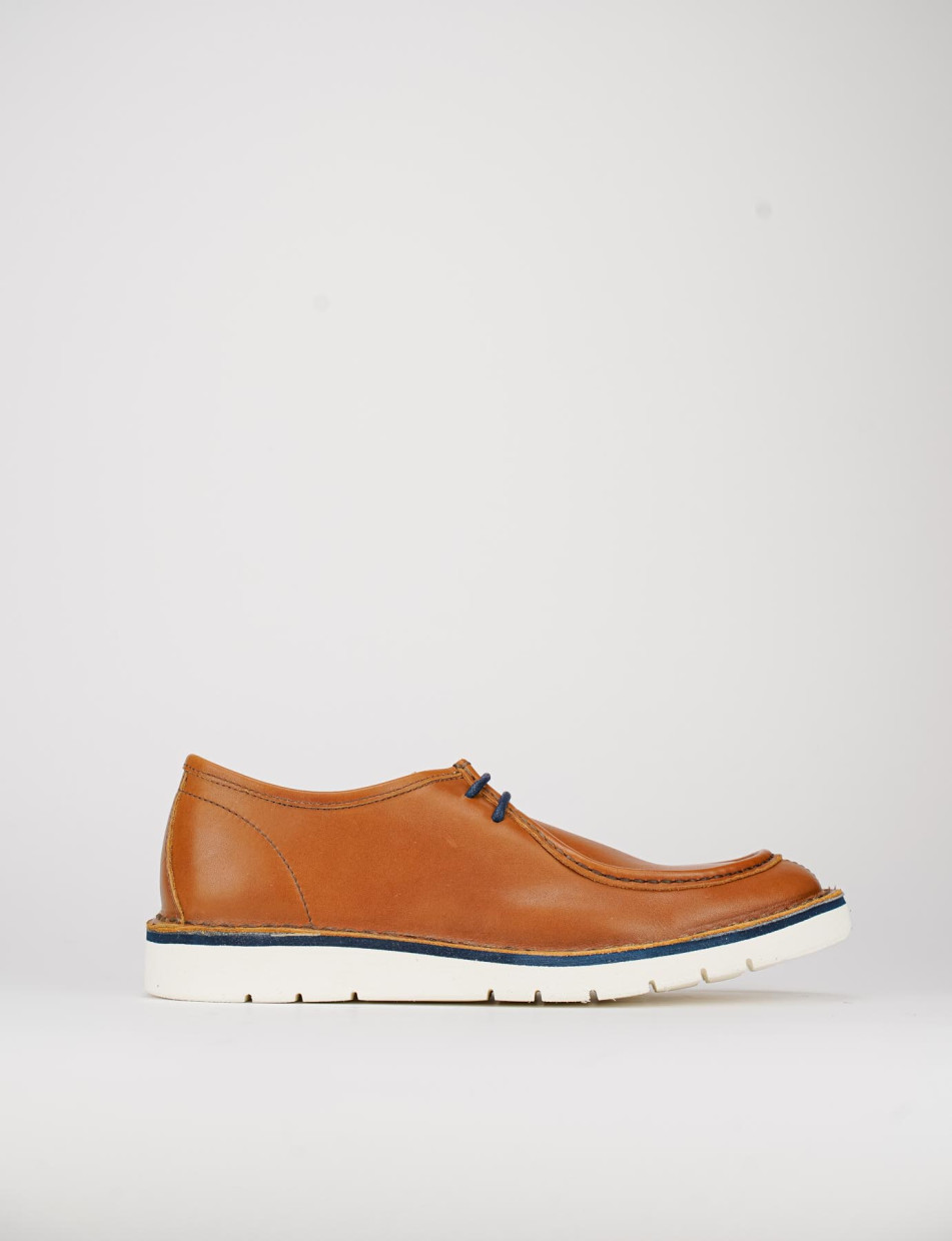 Zapatos de cordones marrón cuero