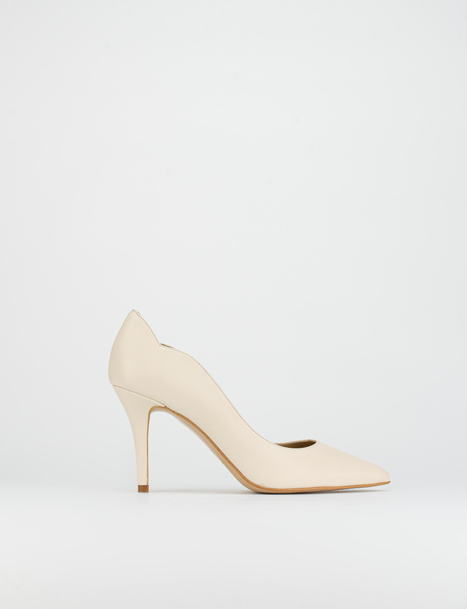 Zapatos de salón tacón 7 cm beis cuero