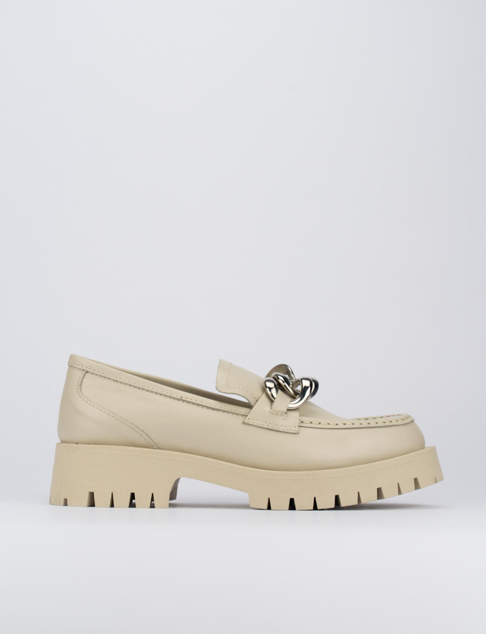 Mocasines tacón 1 cm beis cuero