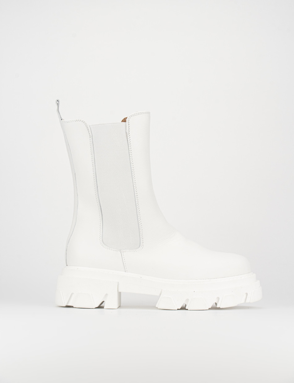 Low heel ankle boots heel 2 cm white leather