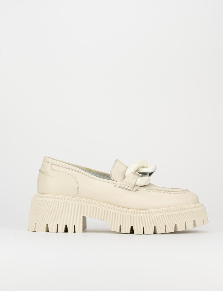 Mocasines tacón 1 cm beis cuero
