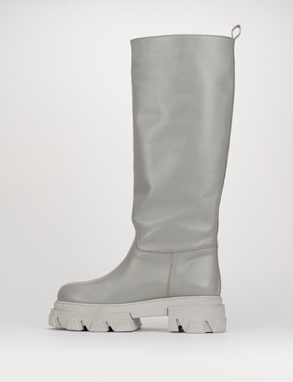 Botas de tacón bajo tacón 2 cm gris cuero