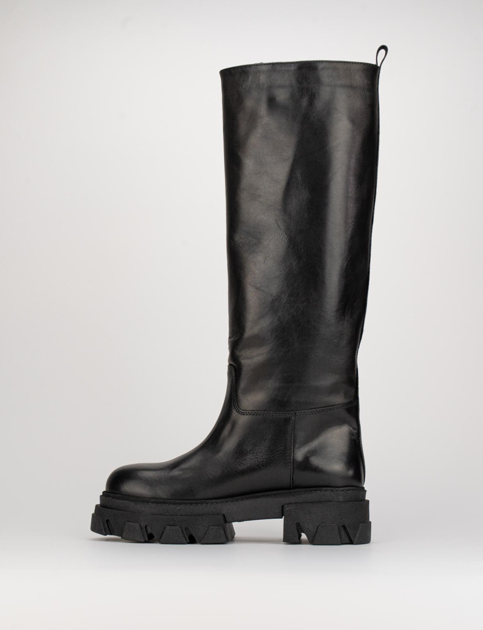 Botas de tacón bajo tacón 2 cm negro cuero