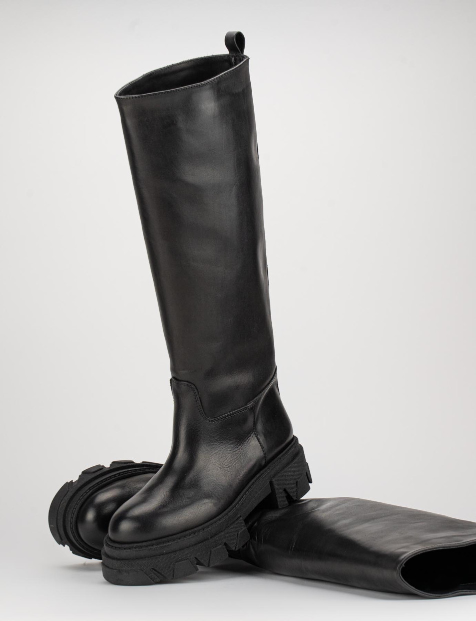 Botas de tacón bajo tacón 2 cm negro cuero