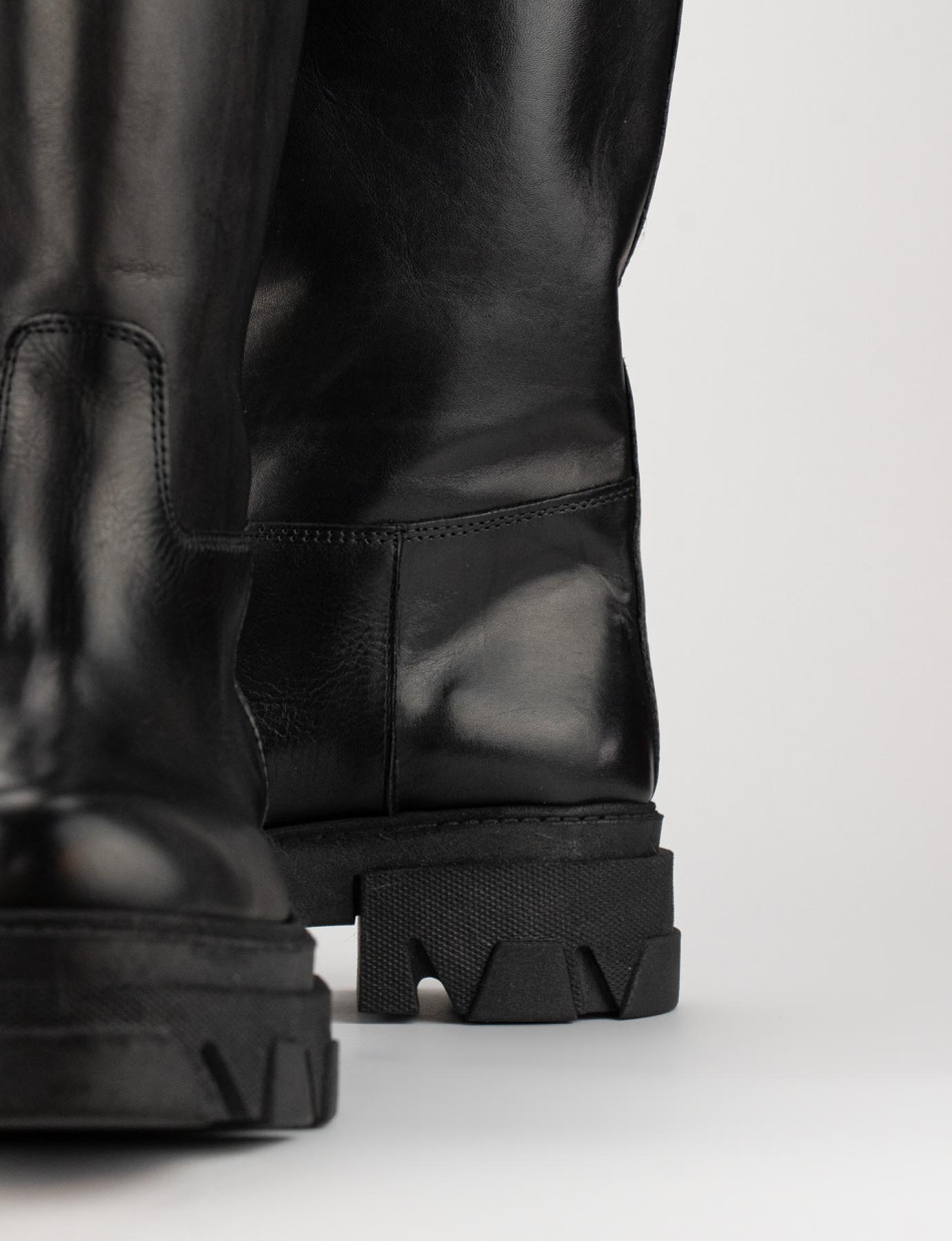 Botas de tacón bajo tacón 2 cm negro cuero