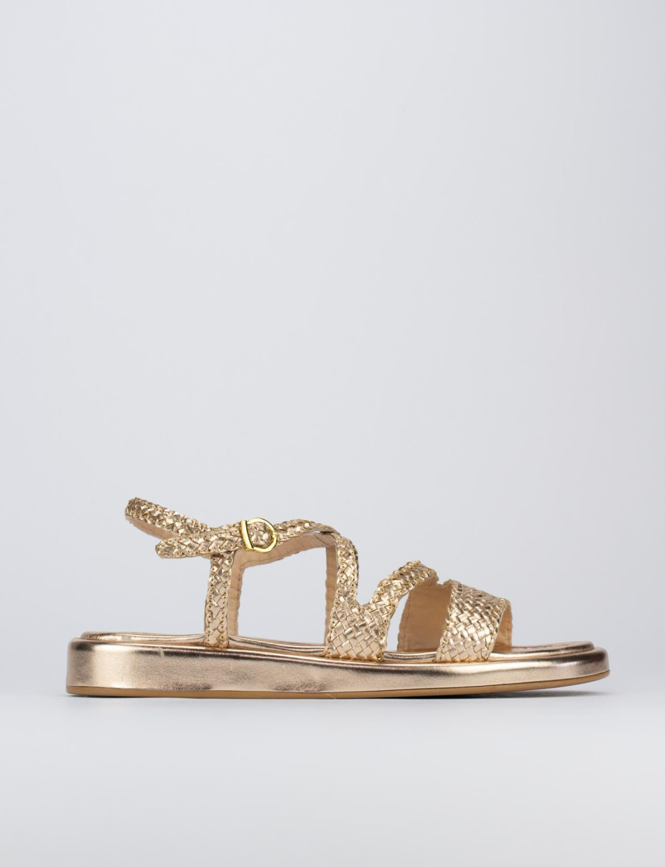Sandalias de tacón bajo tacón 1 cm oro cuero