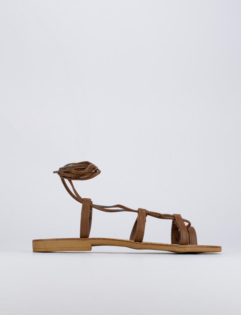 Low heel sandals heel 1 cm brown leather