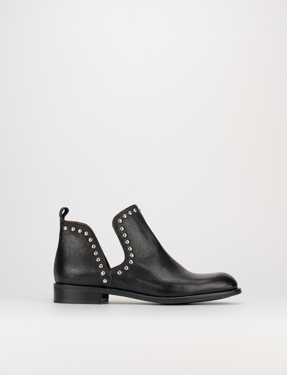 Low heel ankle boots heel 1 cm black leather