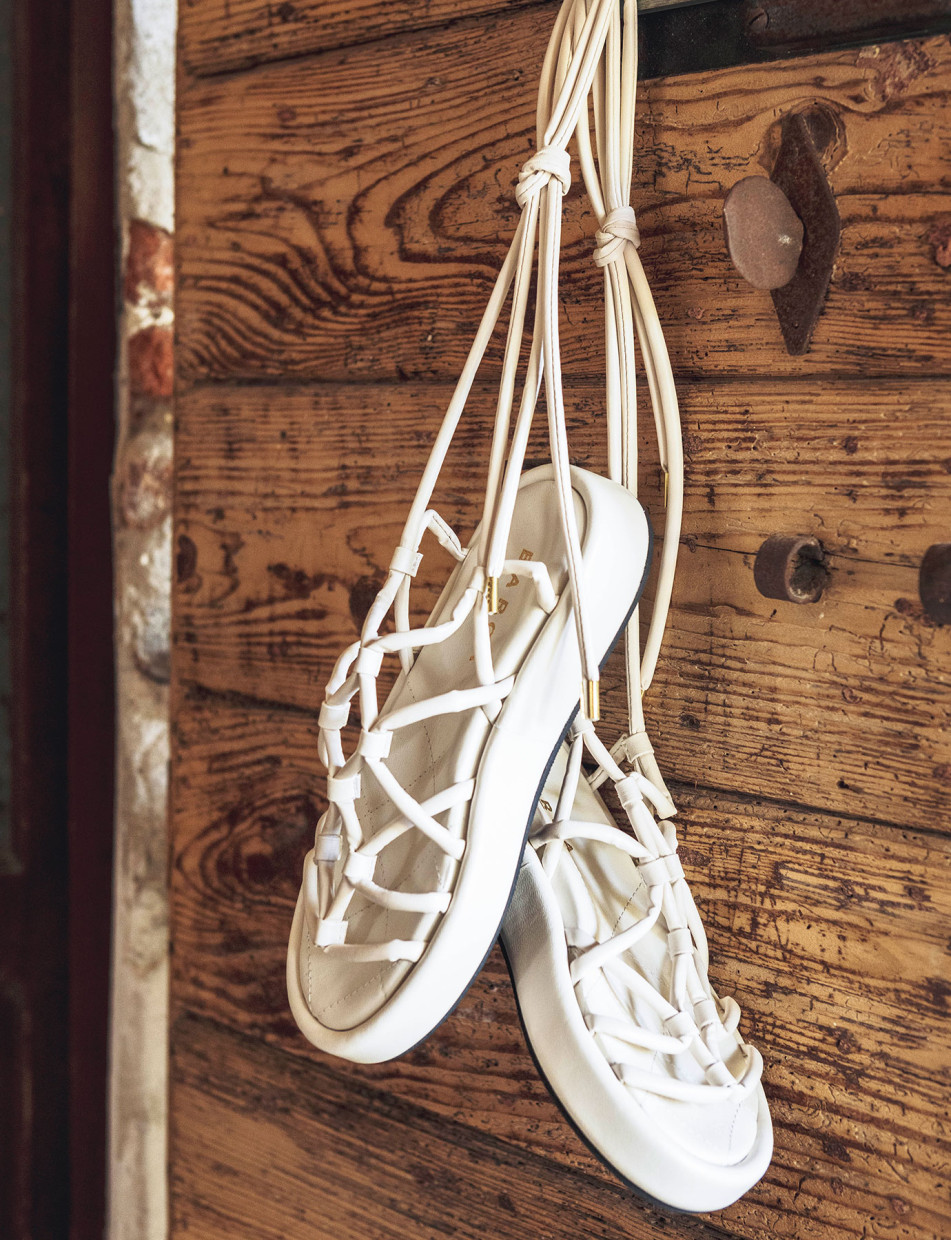 Sandalias de tacón bajo tacón 1 cm blanco cuero