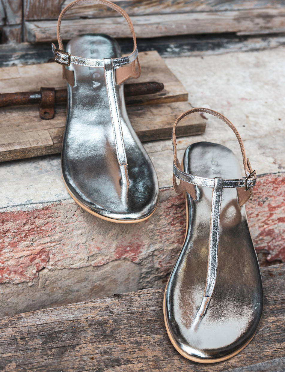 Sandalias de dedo tacón 1 cm plata cuero