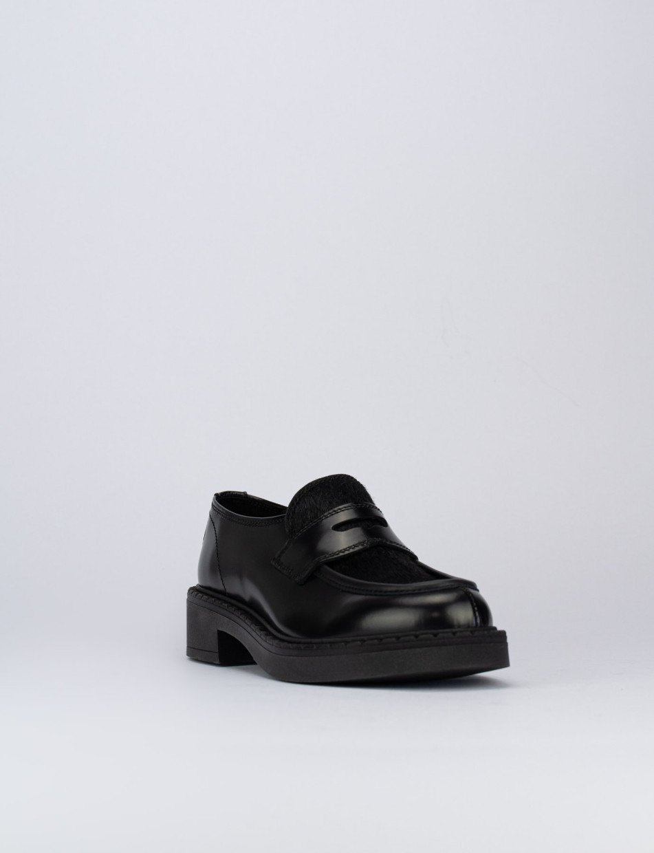Mocasines tacón 2 cm negro cuero