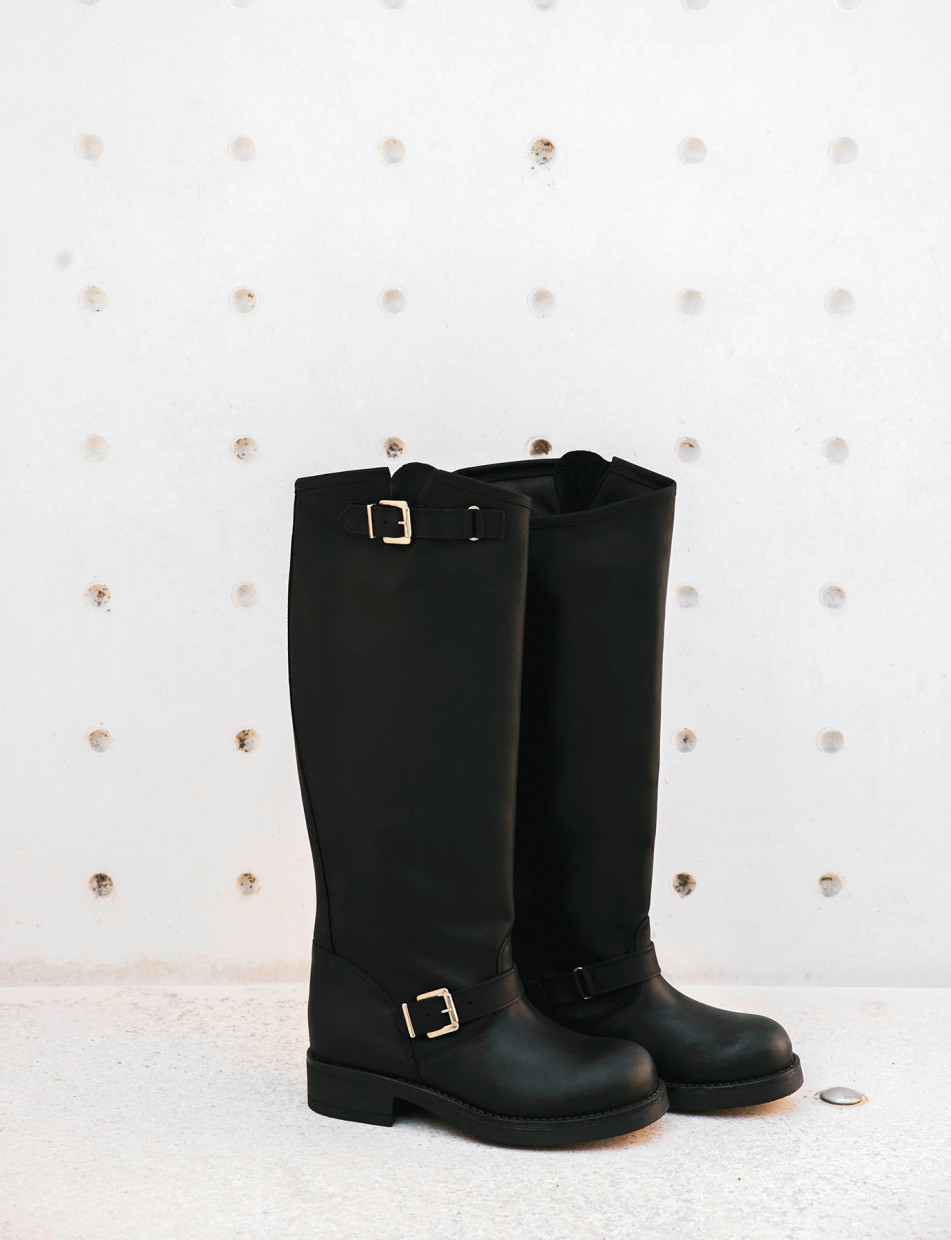 Low heel boots heel 1 cm black leather