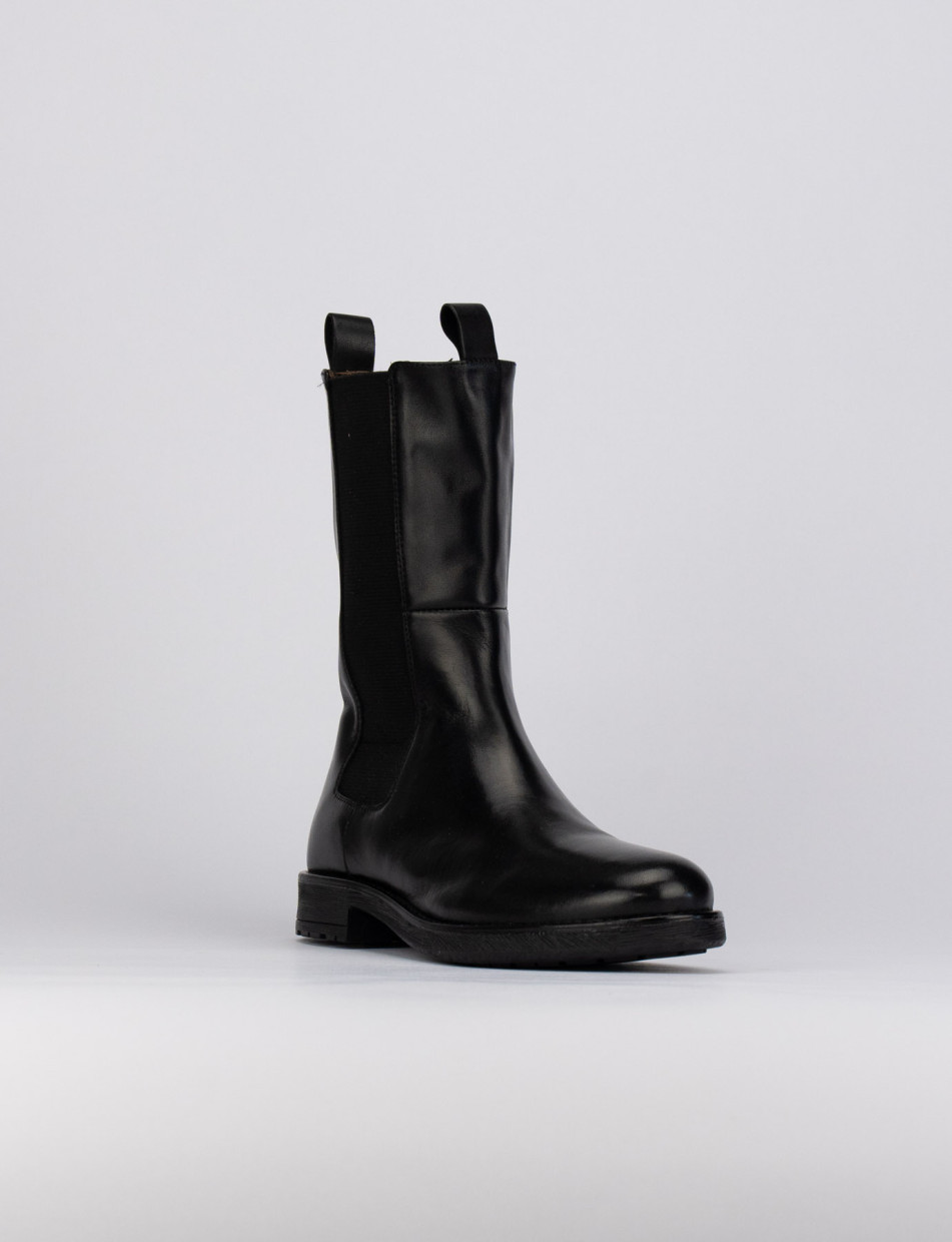 Low heel ankle boots heel 1 cm black leather