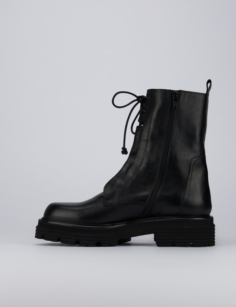 Botas militares tacón 2 cm negro cuero