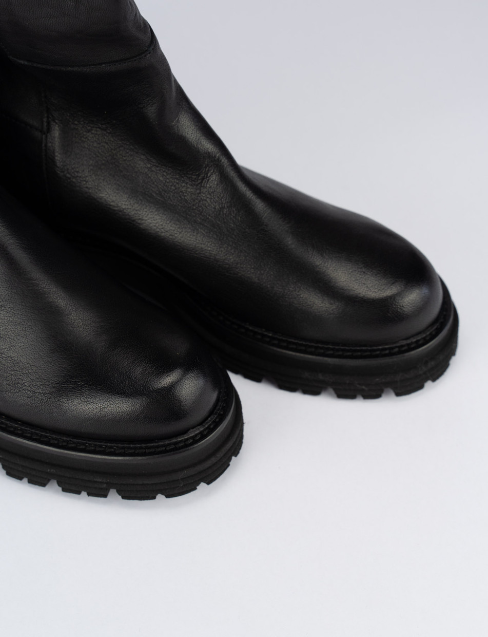 Stivale tacco 2 cm nero pelle