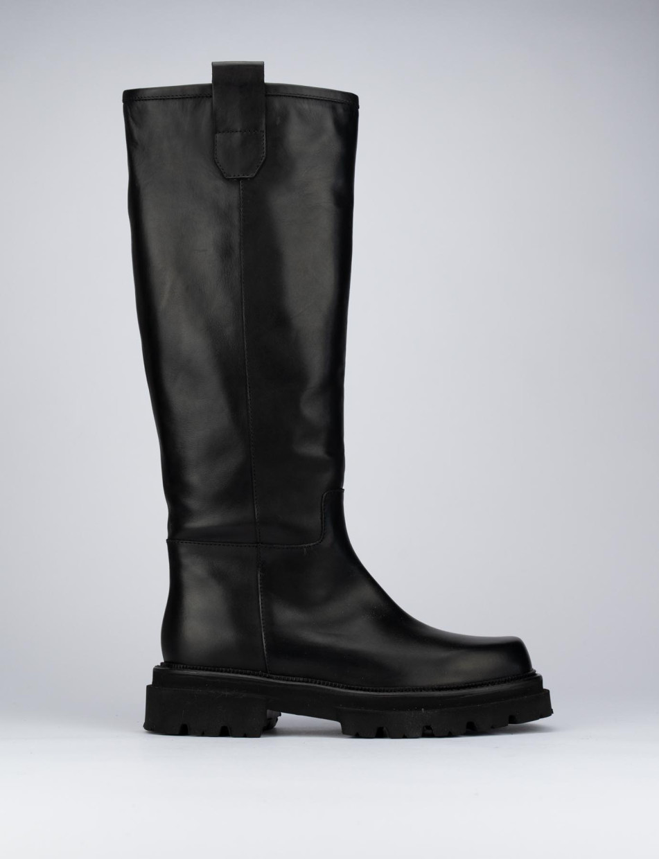 Low heel boots heel 1 cm black leather