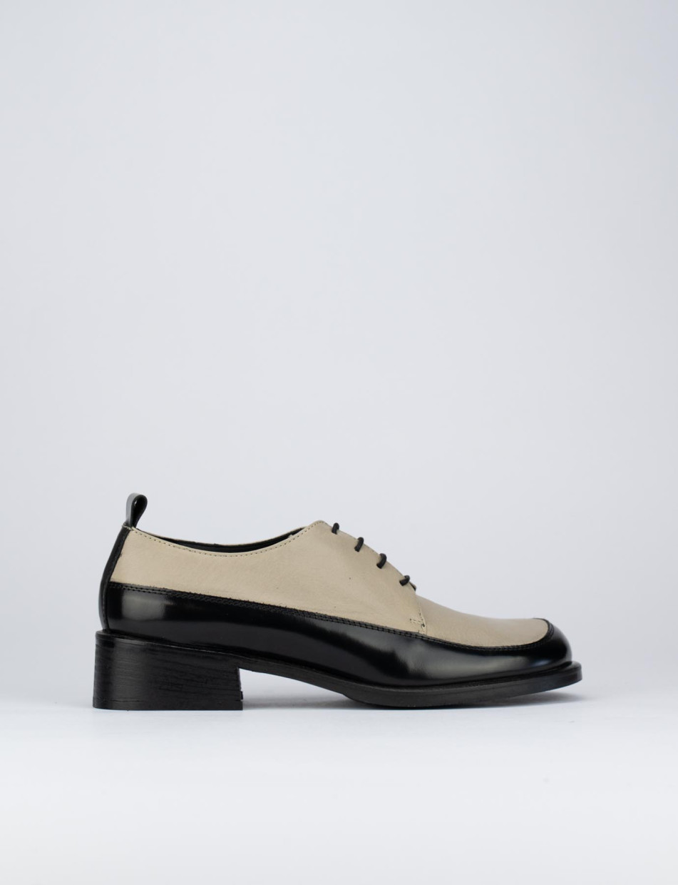 Zapatos de cordones tacón 2 cm negro cuero