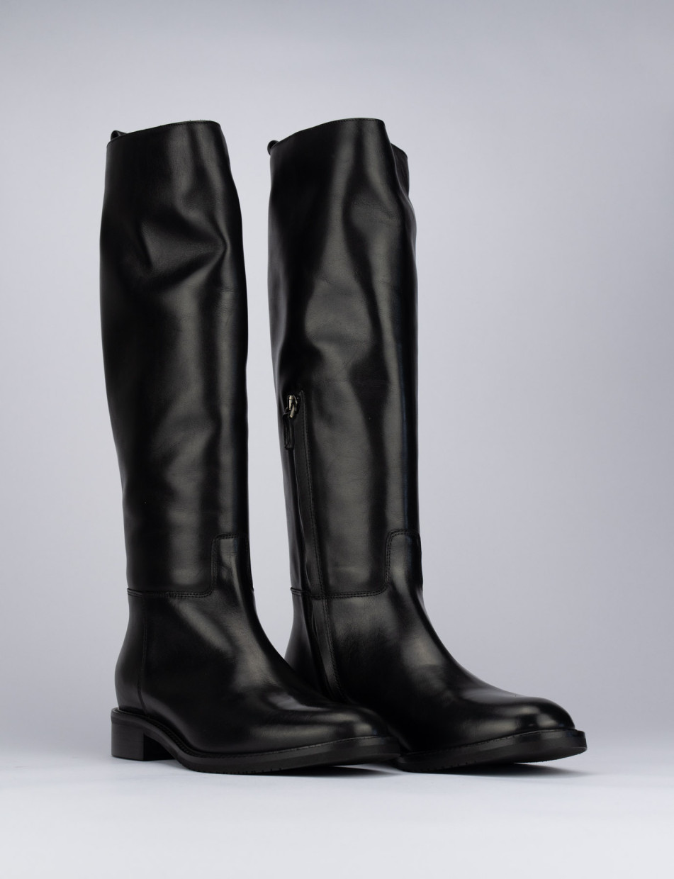 Botas de tacón bajo tacón 2 cm negro cuero