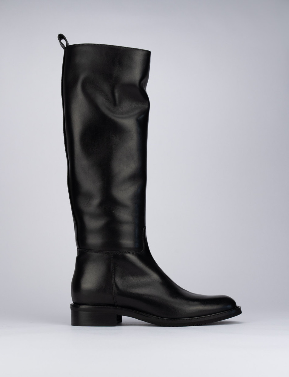 Botas de tacón bajo tacón 2 cm negro cuero