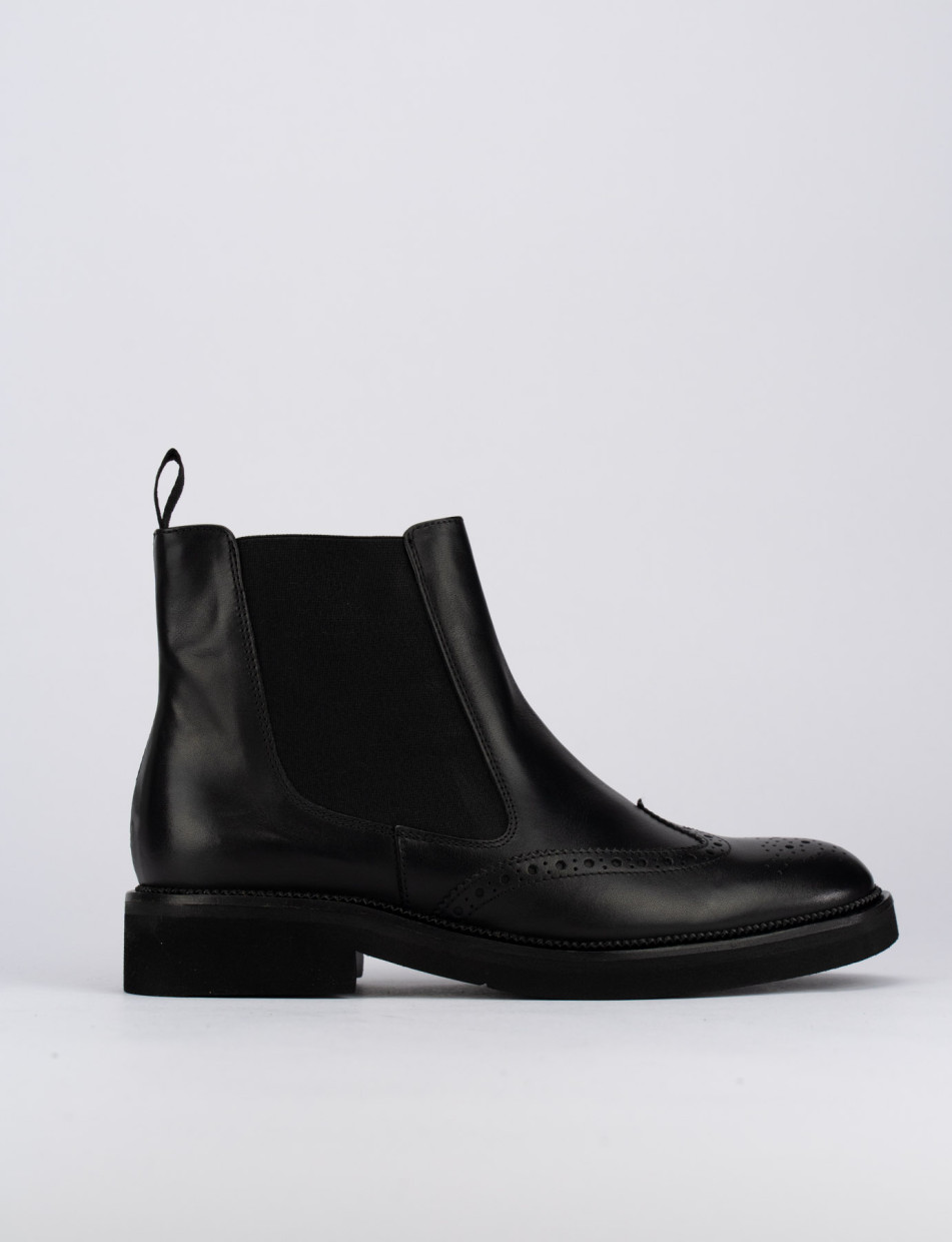 Low heel ankle boots heel 2 cm black leather