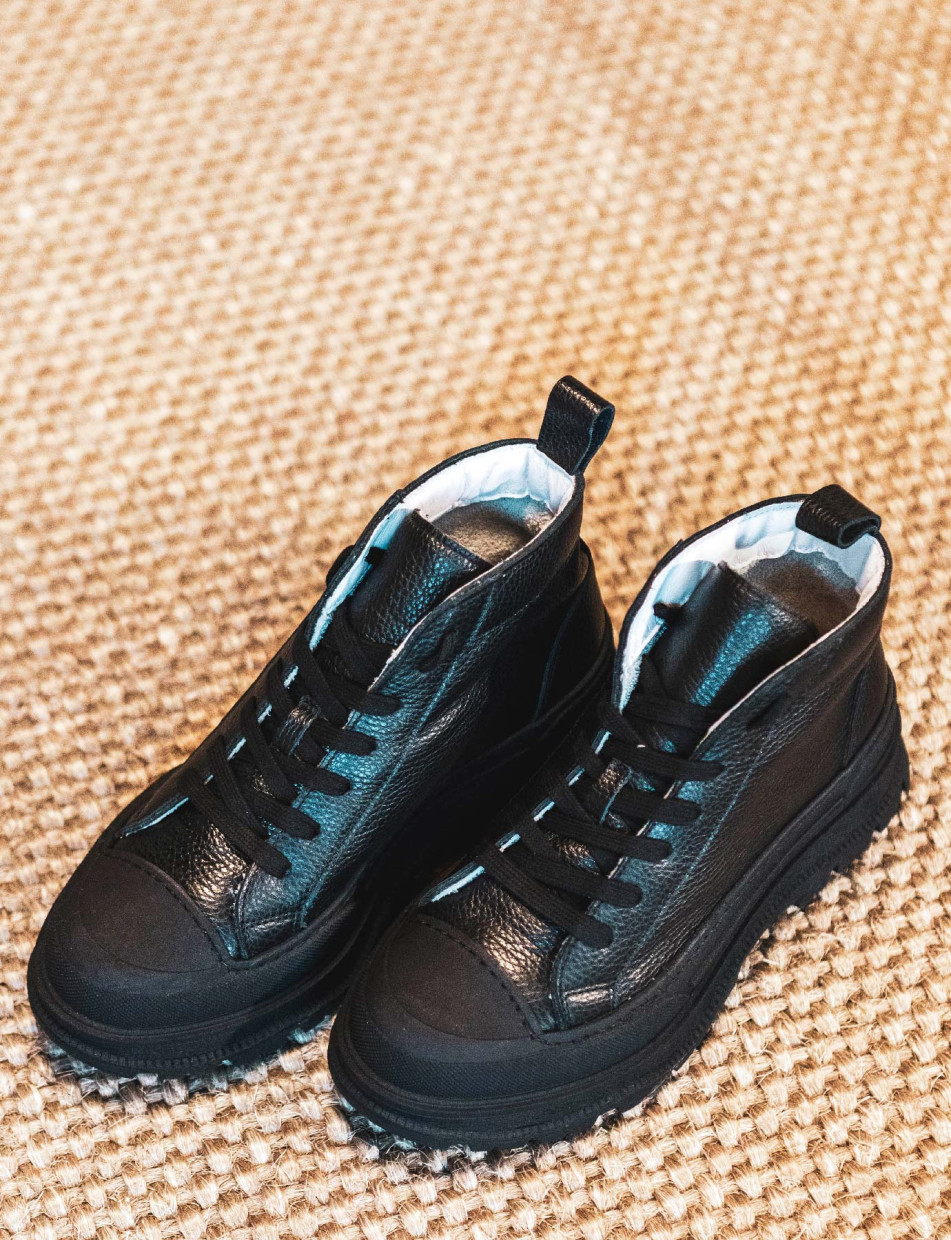 Sneakers black leather