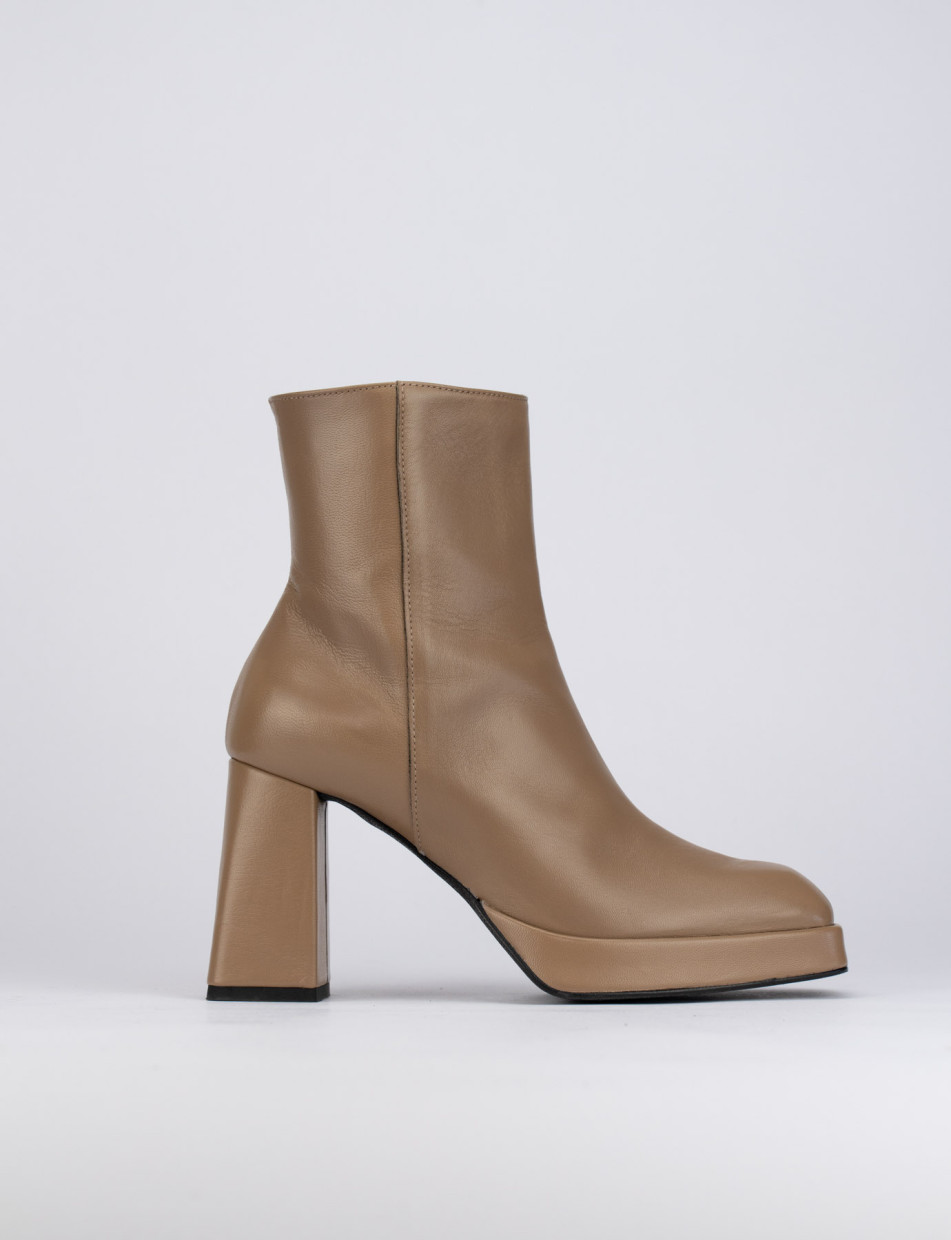 Botines de tacón alto tacón 10 cm beis cuero
