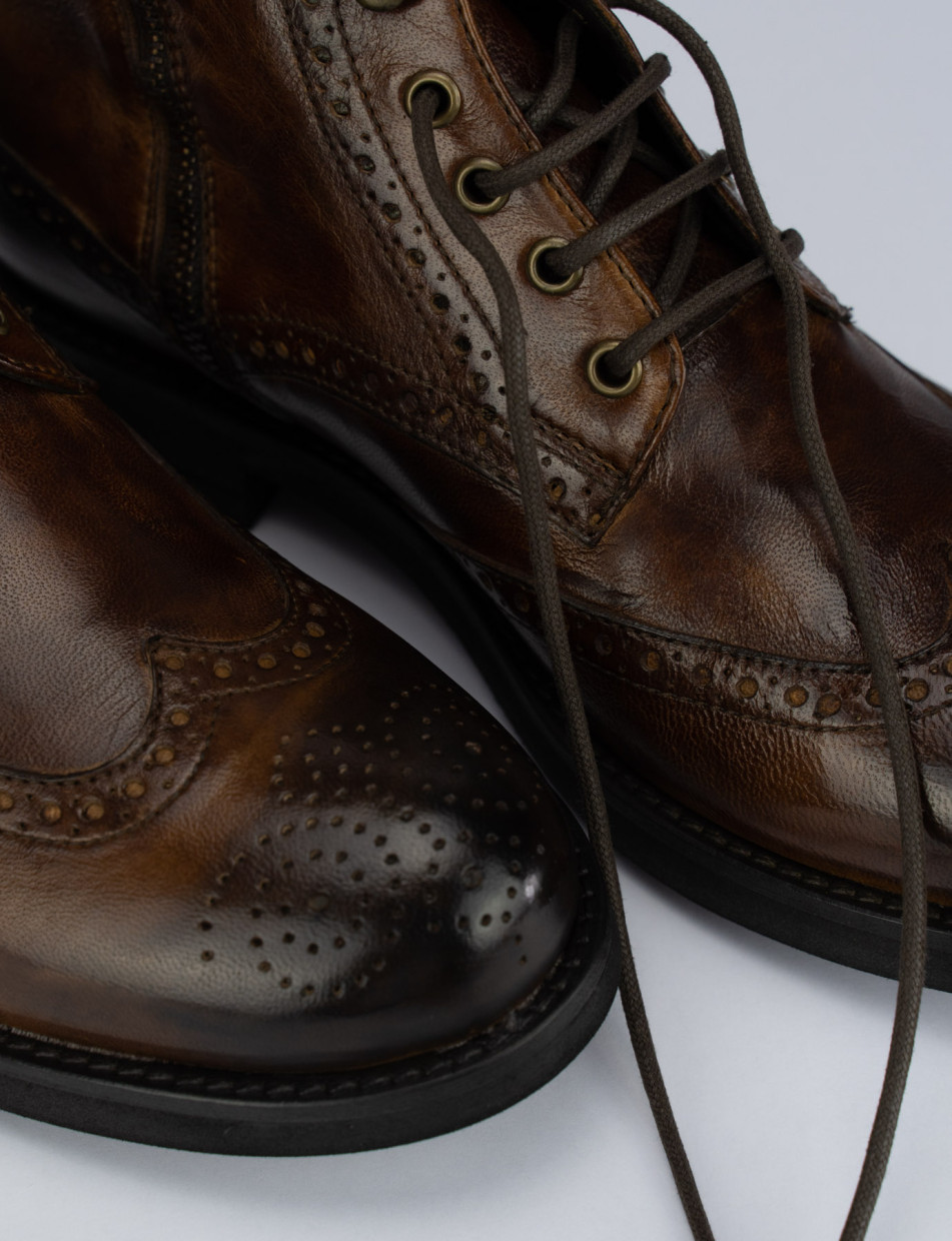 Botas militares marrón cuero