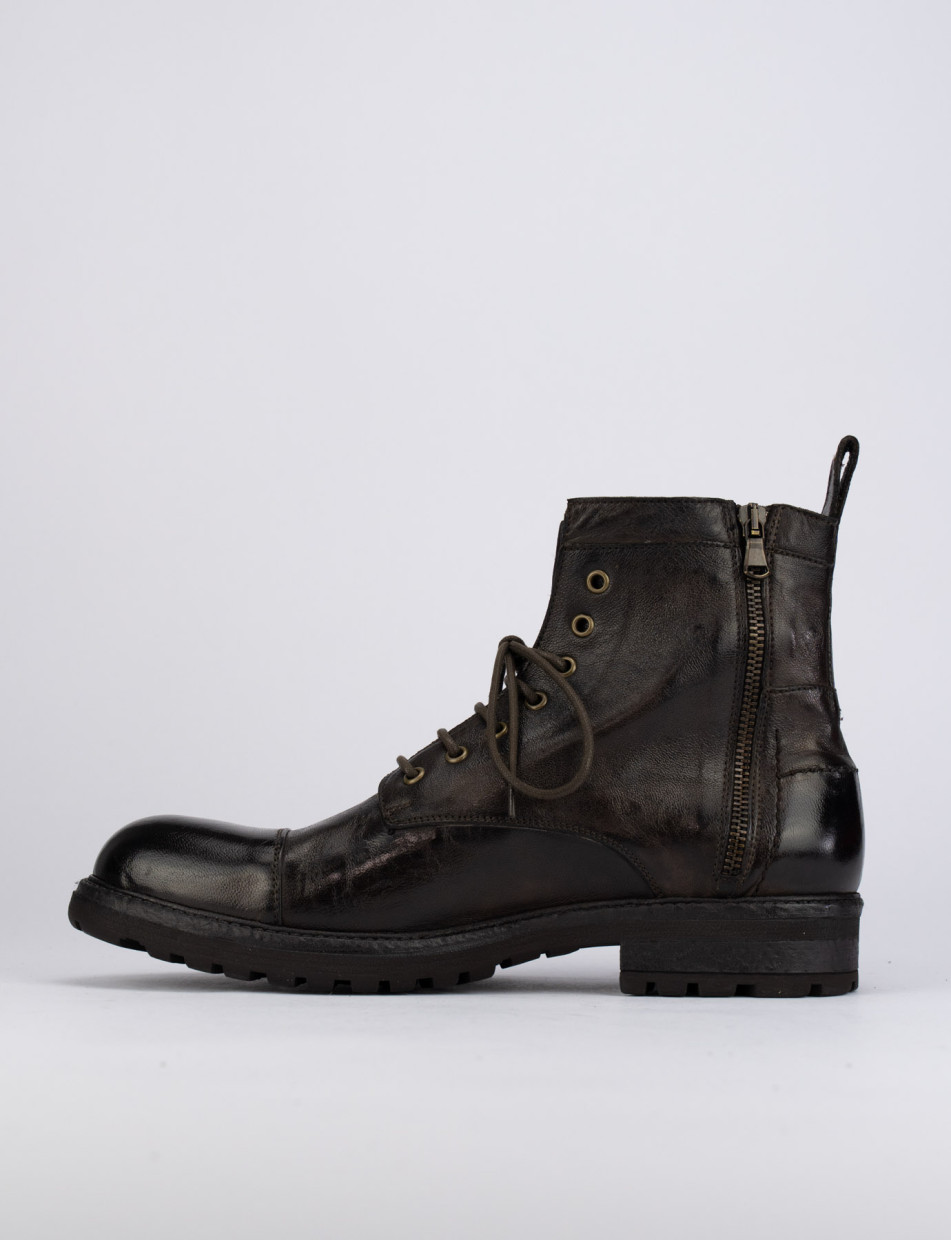 Botas militares marrón oscuro cuero