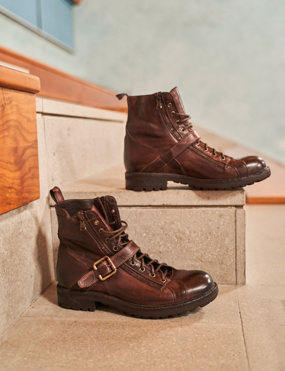 Botas militares tacón 1 cm marrón oscuro cuero
