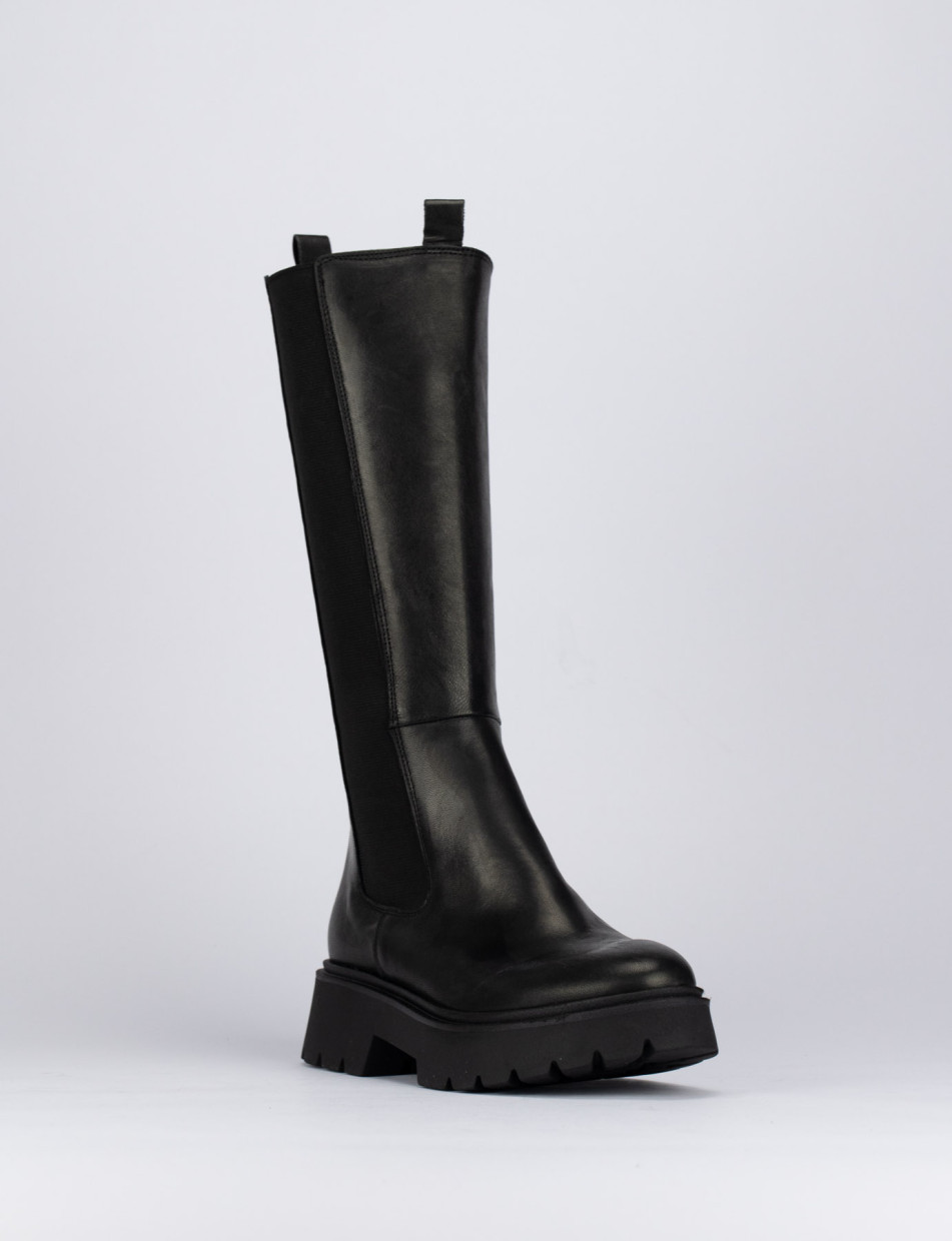 Low heel boots heel 2 cm black leather