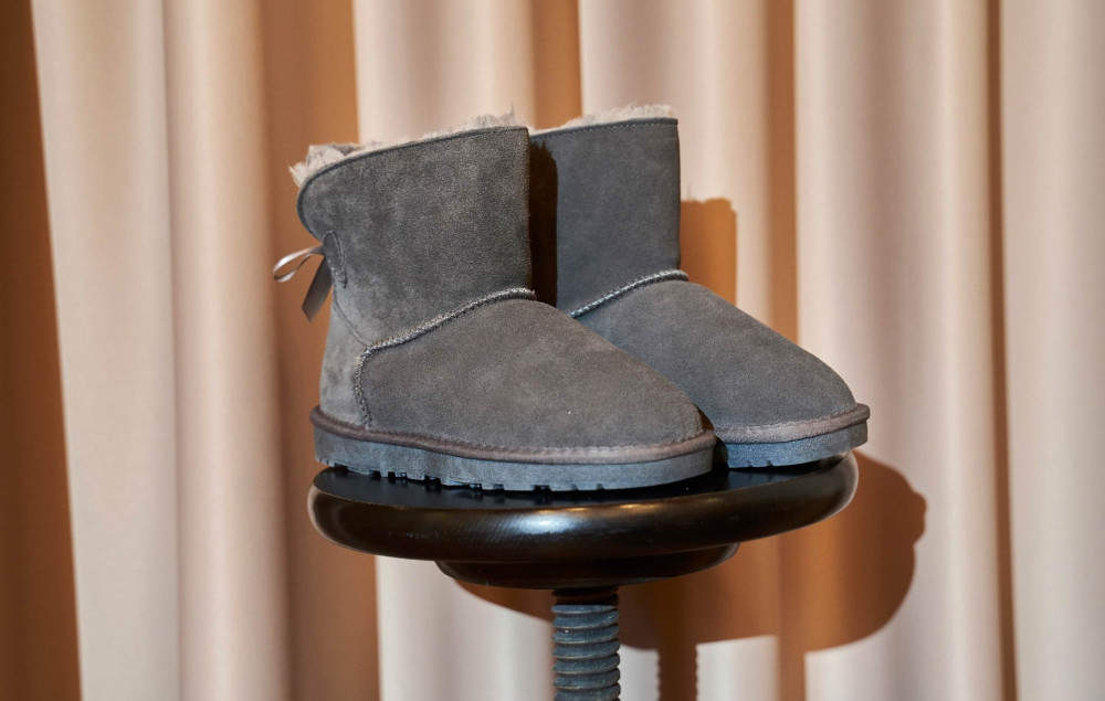 Botines de tacón bajo tacón 1 cm gris ante