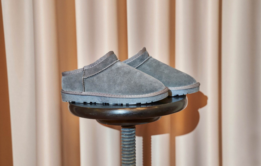 Botines de tacón bajo tacón 1 cm gris ante