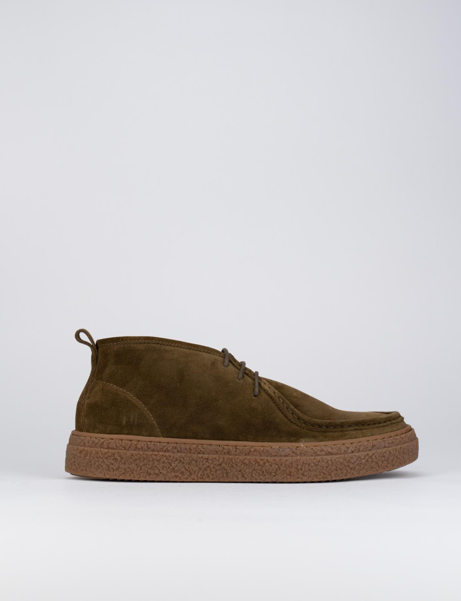 Botas militares marrón ante