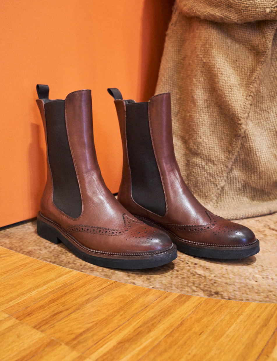 Botines de tacón bajo tacón 2 cm marrón cuero