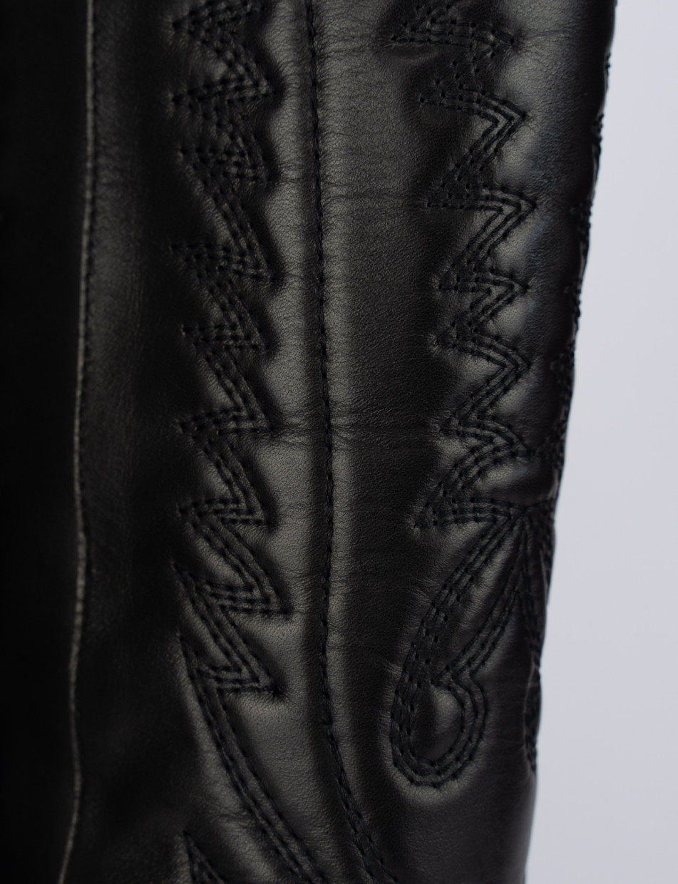 Low heel boots heel 4 cm black leather