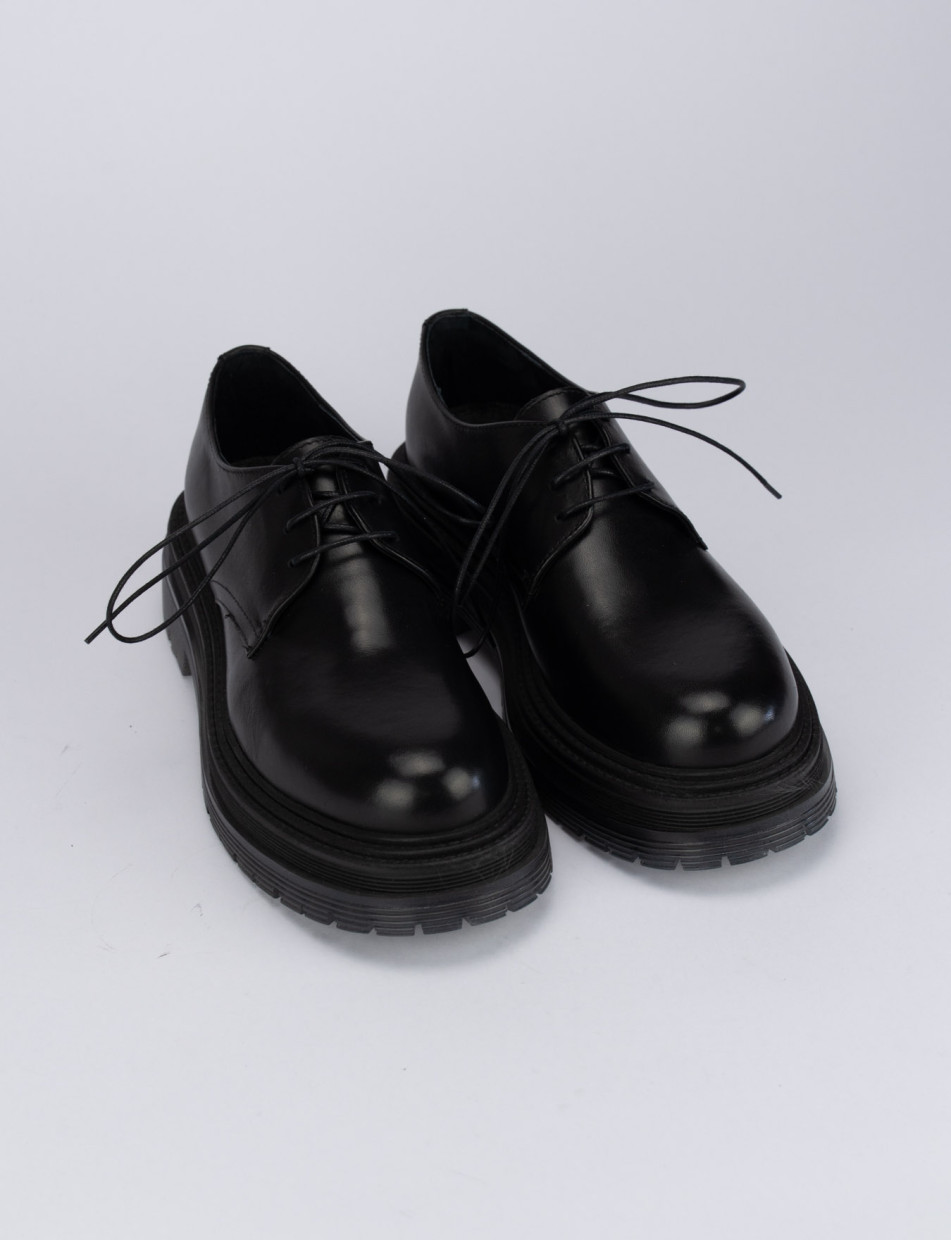Stringata tacco 2 cm nero pelle