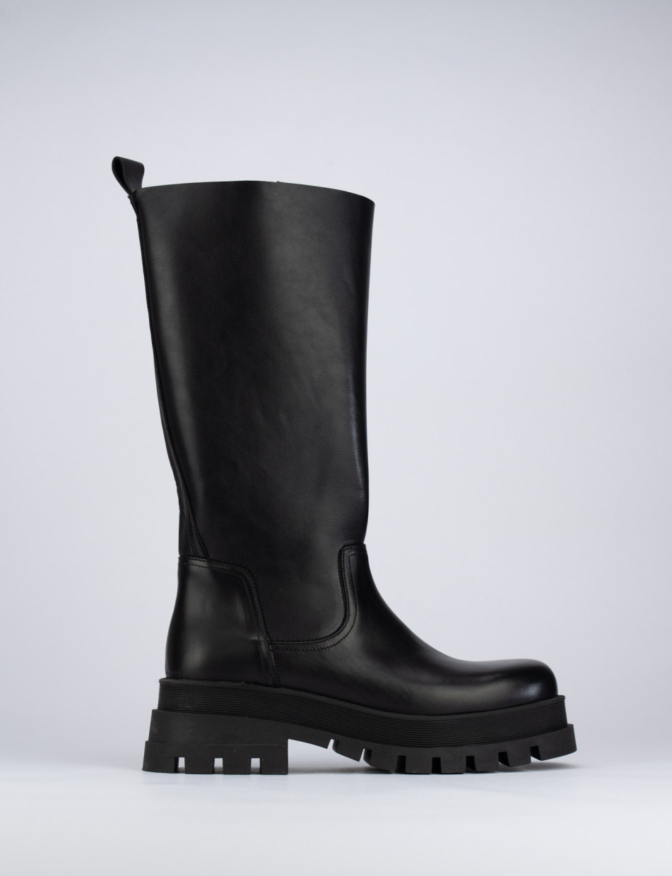 Botas de tacón bajo tacón 2 cm negro cuero