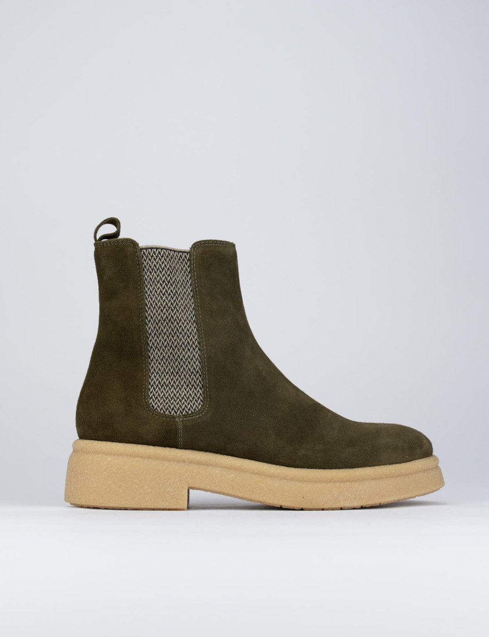 Botines de tacón bajo tacón 2 cm verde ante