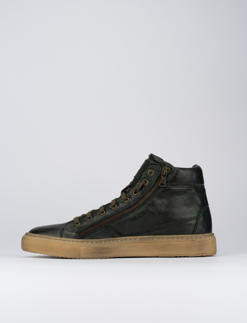 Sneakers green leather