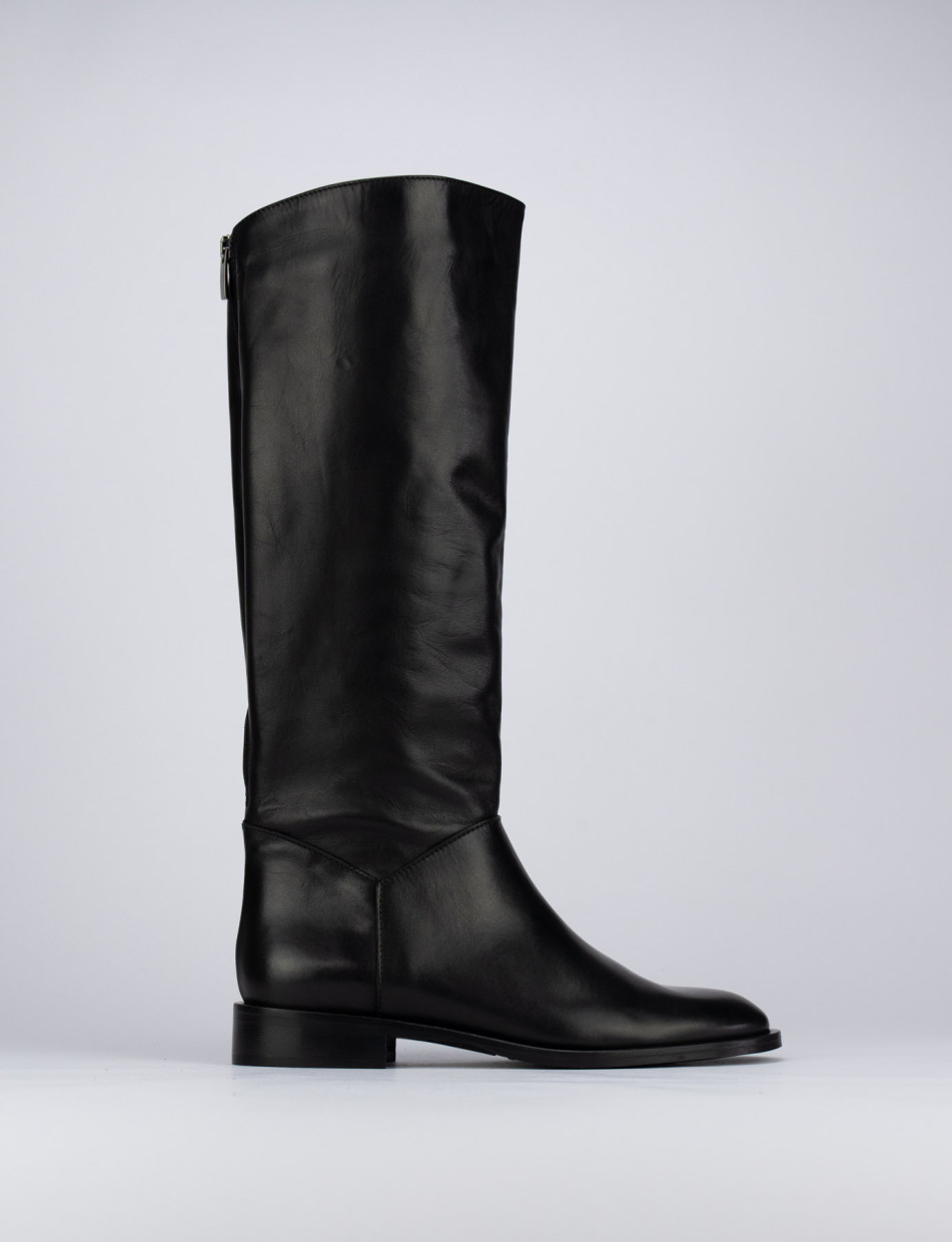 Botas de tacón bajo tacón 2 cm negro cuero