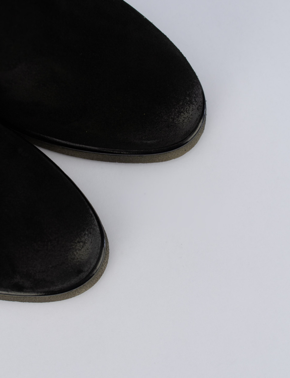 Stivaletto zeppa 9cm nero camoscio