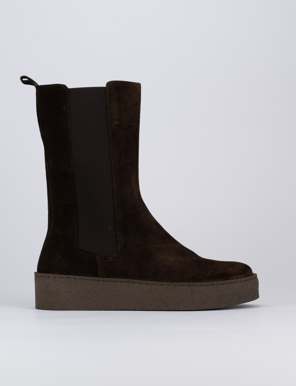 Botines de tacón bajo tacón 1 cm marrón oscuro ante