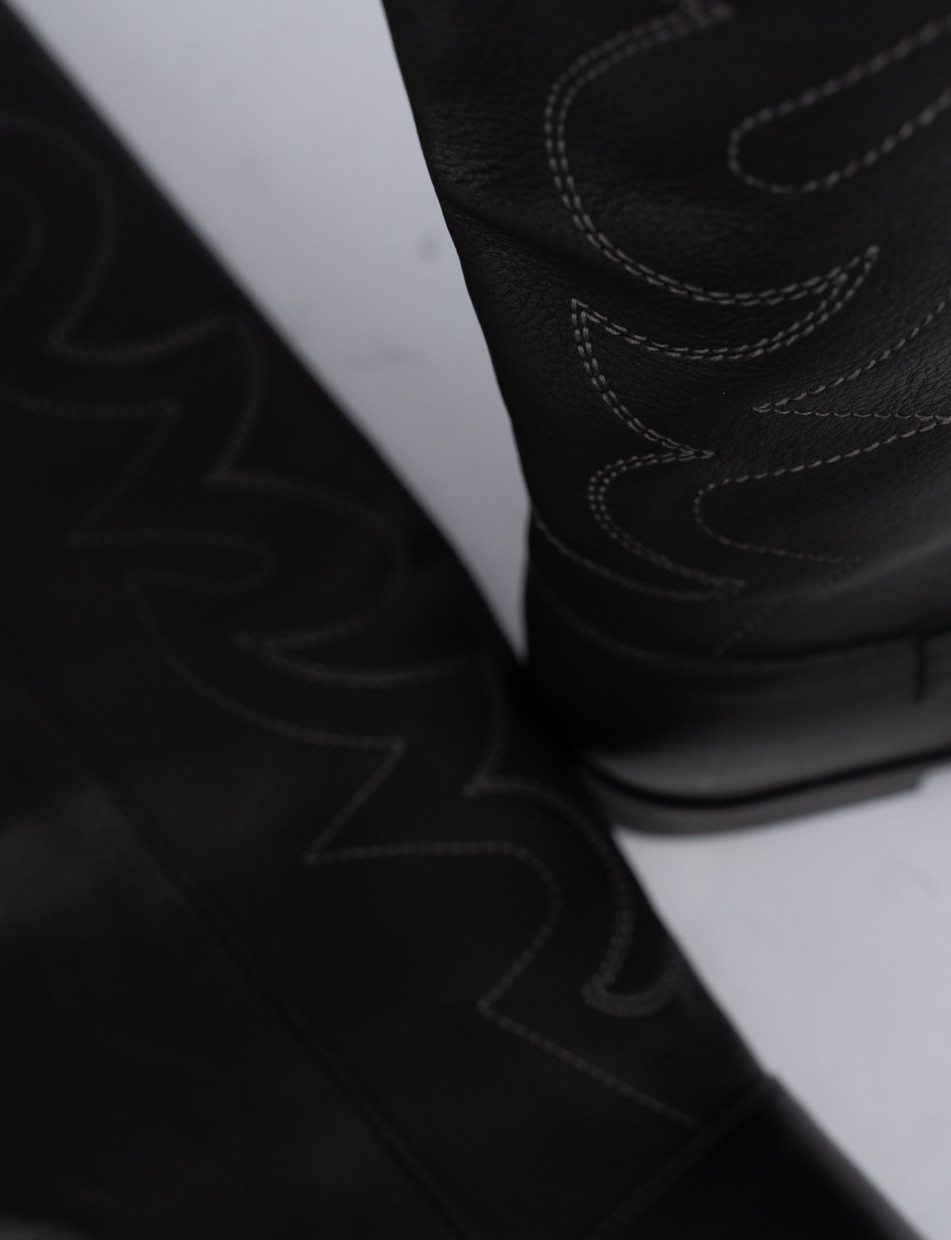 Botas de tacón bajo tacón 2 cm negro cuero