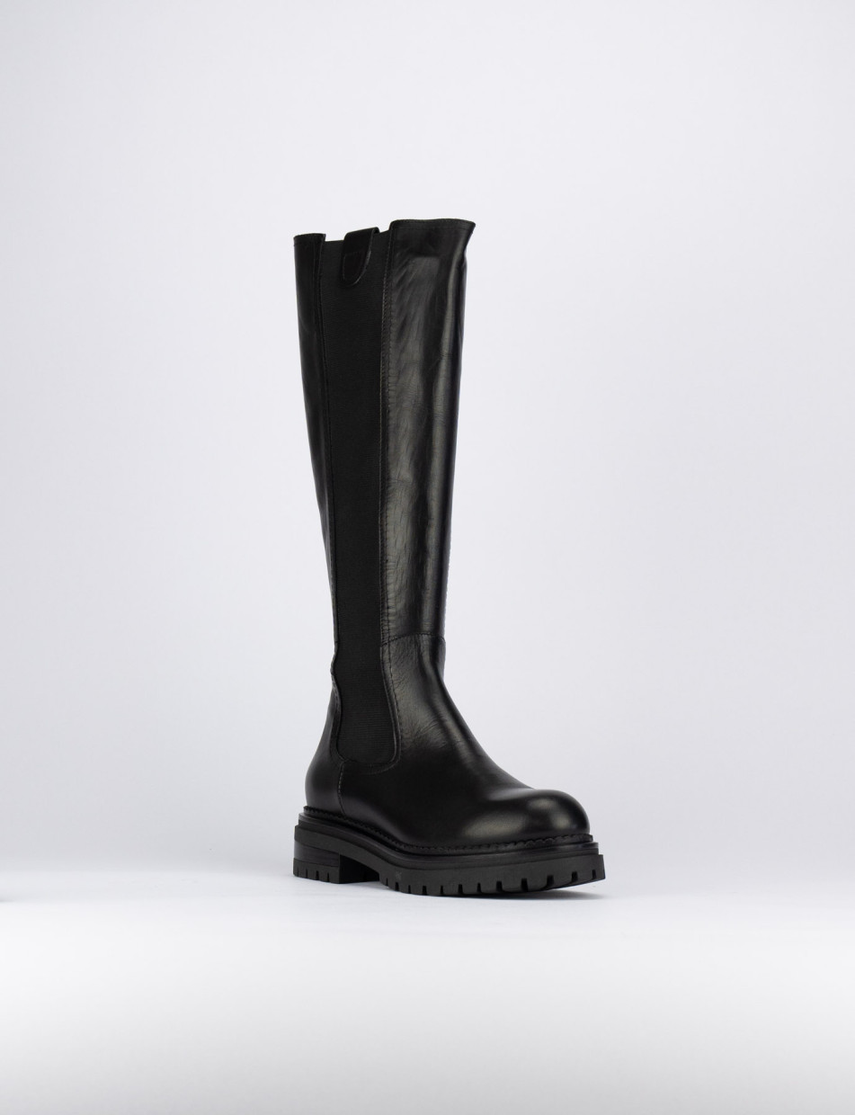 Low heel boots heel 1 cm black leather