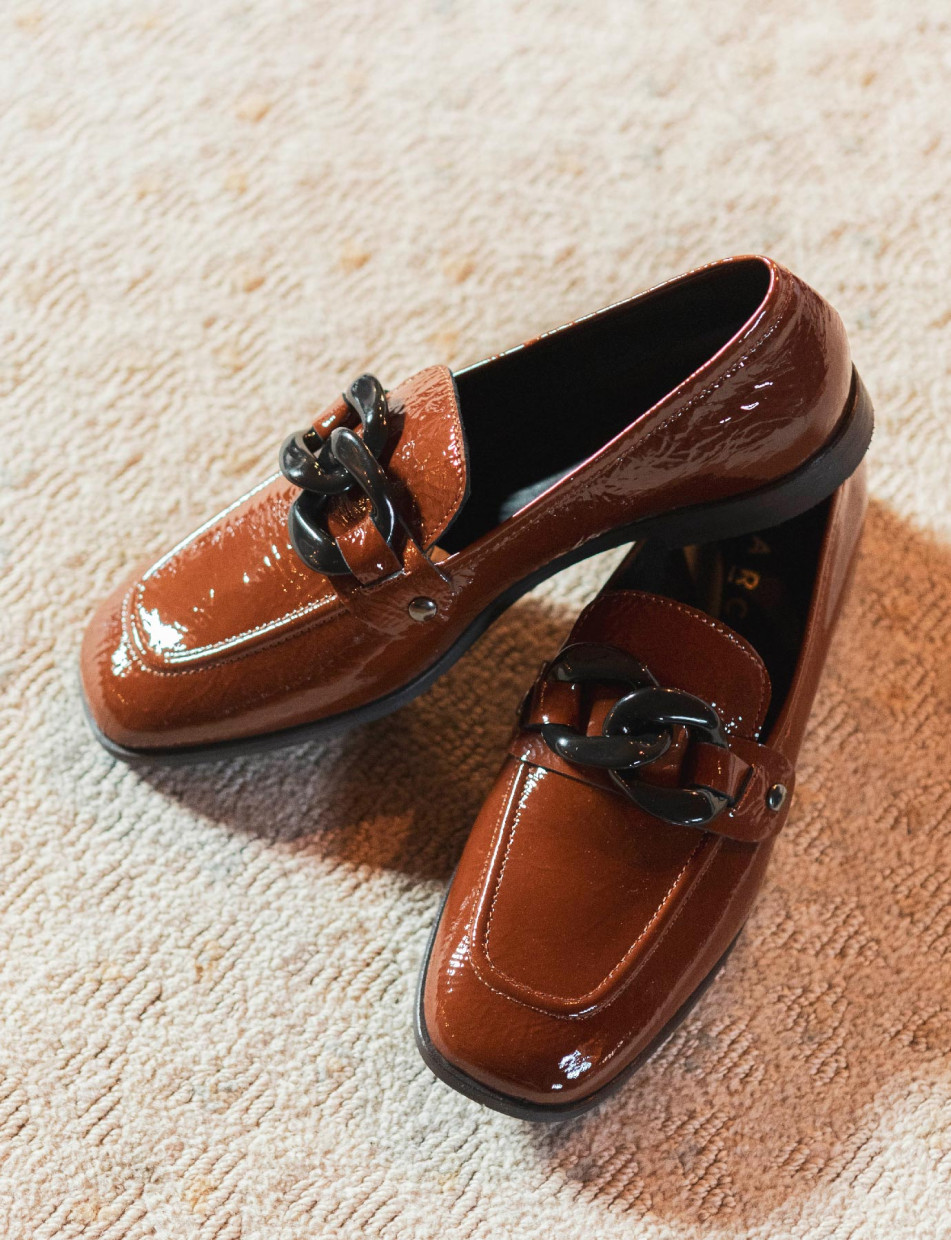 Mocasines tacón 1 cm marrón charol